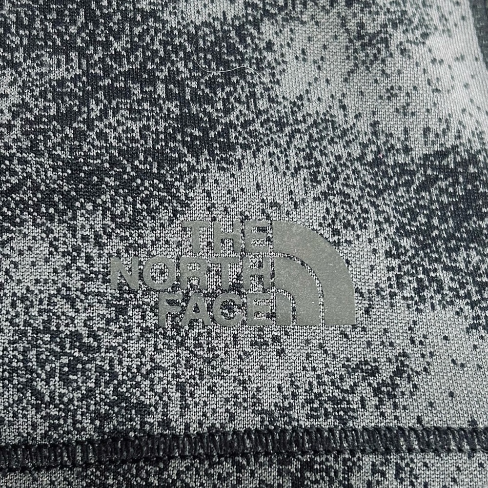 NWT The North Face SZ L black/gray “camo like” print mock neck layering top. - Picture 5 of 7
